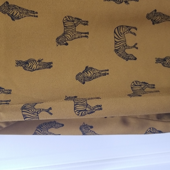 Torrid Zebra 3X Button Down Sleeveless Top - Picture 3 of 4